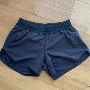 Women’s Lululemon “Tracker” short with liner